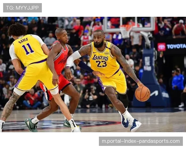 詹姆斯超越马龙成最年长三双先生 率队大胜独行侠稳住西部第五